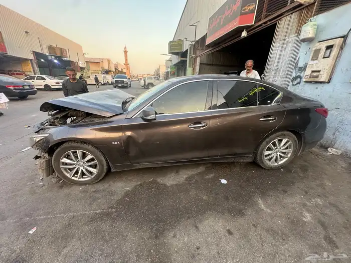 انفنتي Q50نظيفه بس جتها صدمة 1