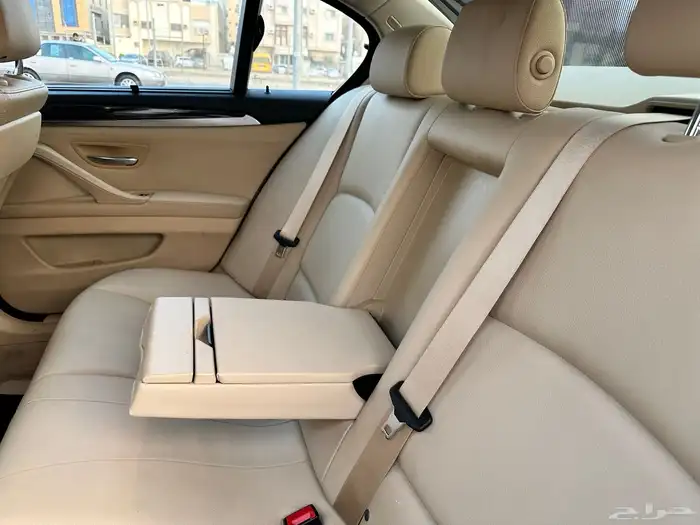 bmw 520i 2016 ممشى قليل نظيف جدا 35