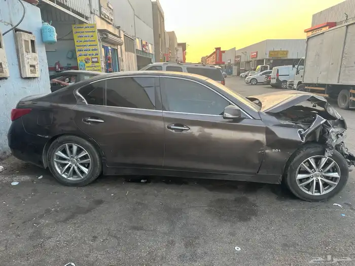 انفنتي Q50نظيفه بس جتها صدمة 3