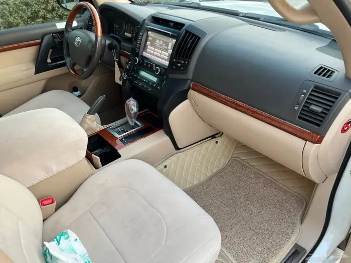 تويوتا لاندكروزر 2014 GXR (بدي وكالة) 17