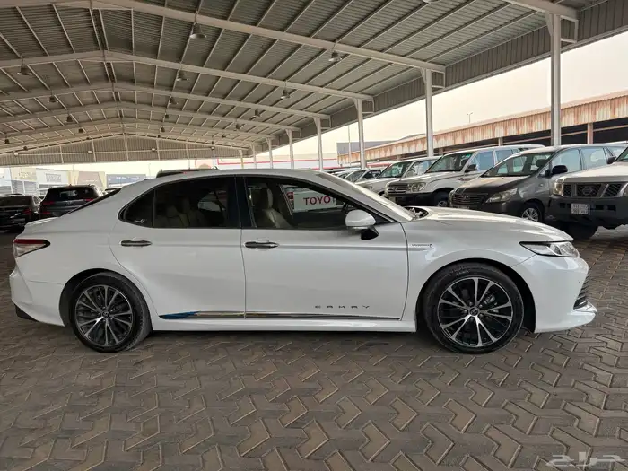 تويوتا كامري هايبرد GLEموديل 2019 7