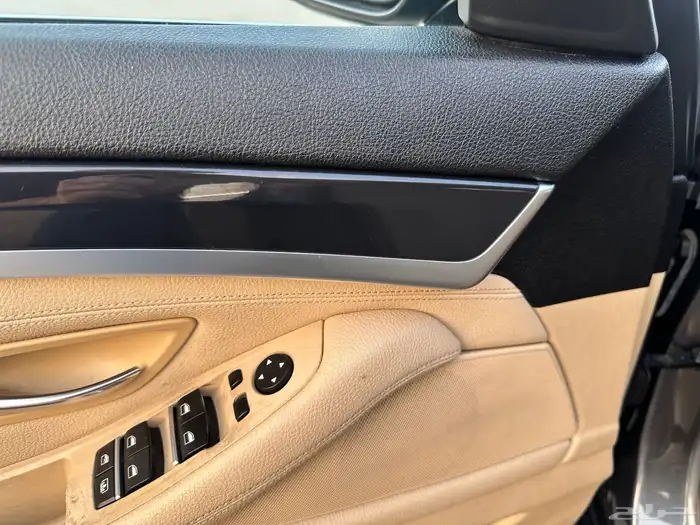 bmw 520i 2016 ممشى قليل نظيف جدا 24