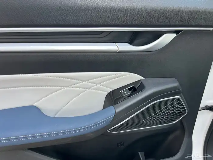 جيلي امجراند 2023 فتحة جلد فل كامل عداد قليل 10