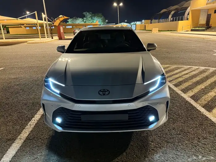 كامري 2025 ابيض لؤلؤي 1