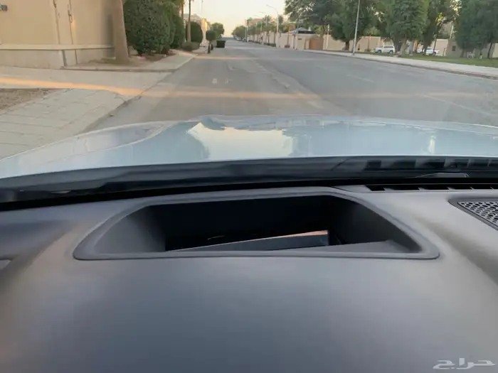 BMW 730i 2020 عداد قليل 42