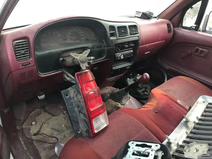 للبيع داخليه هايلكس مديل 2000 1