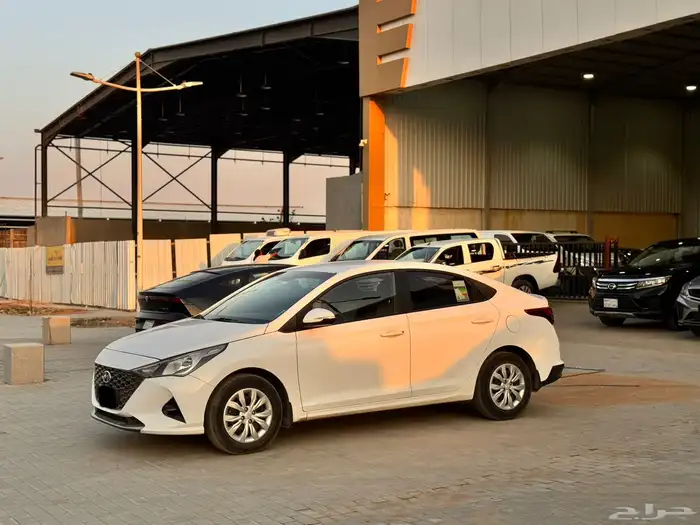 هيونداي اكسنت 2023 ابيض 3