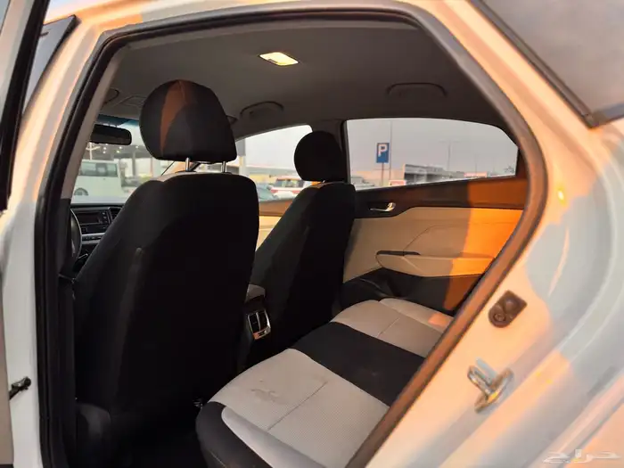 هيونداي اكسنت 2023 ابيض 8