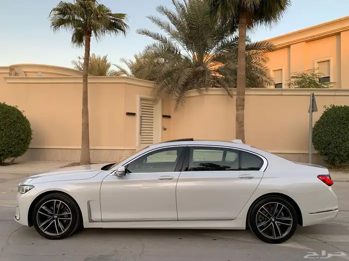 BMW 730i 2020 عداد قليل 4