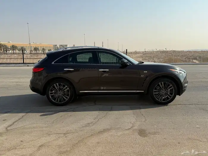 جيب إنفنتي QX70 ليمتد 2019 18