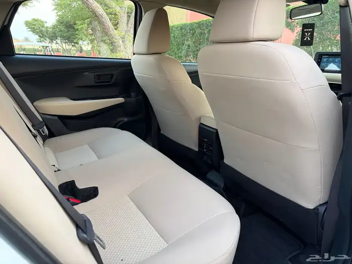 تويوتا يارس 2023 فئة Y (شاشة-جنوط) 13