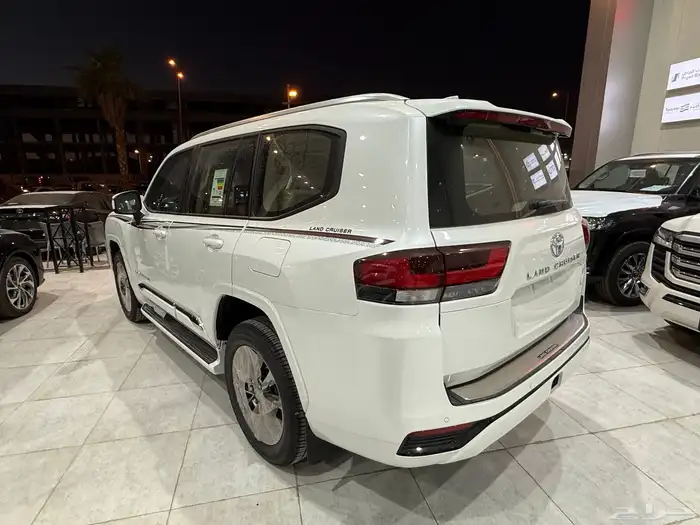 لاندكروزر L4 بريمي 2025 تنفس طبيعي أبواب شفط كاش وبنوك 5