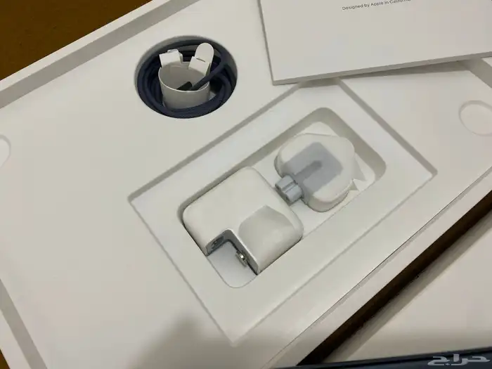 ماك بوك اير M4 نفس الجديد تماما ضمان جرير 10