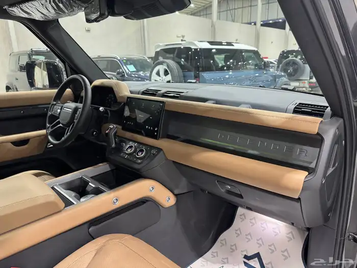 لاندروفر ديفندر X موديل 2025 فل كامل جديد . 14