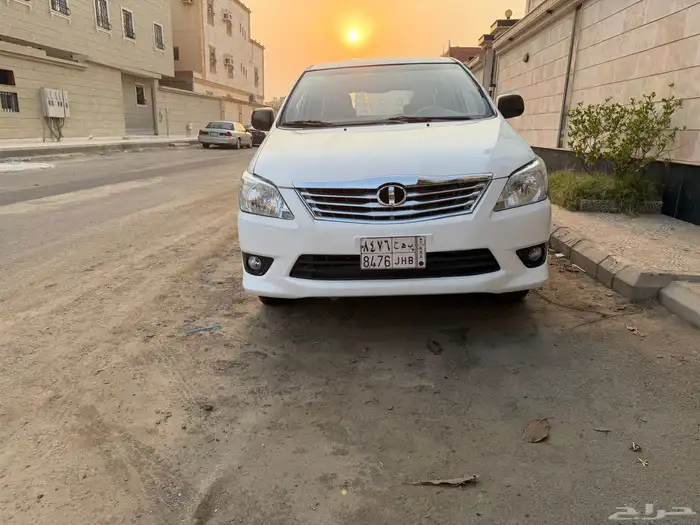 سيارتين للبيع تايوتا انوفا 2012 وهونداي سنتافي 2014 0