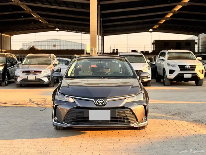 تويوتا كورولا 2024 رمادي 2.0 2