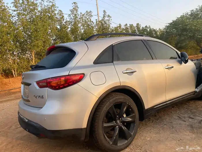 جيب إنفنتي qx70s 2015 مصدوم 2
