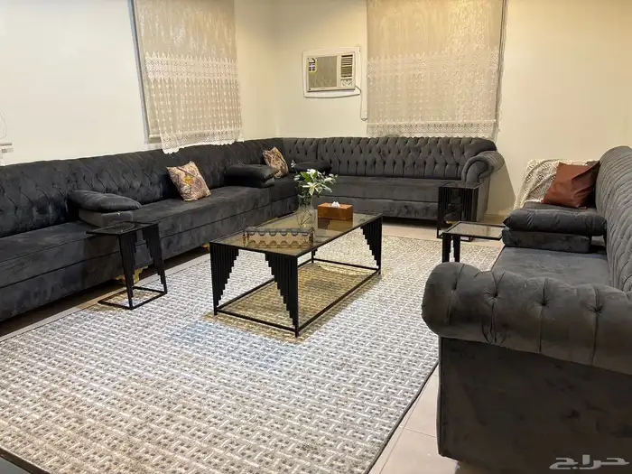 كنب مجلس 4في 5 مع الطاولات والستاير جديده ما كملت اسبوع 1