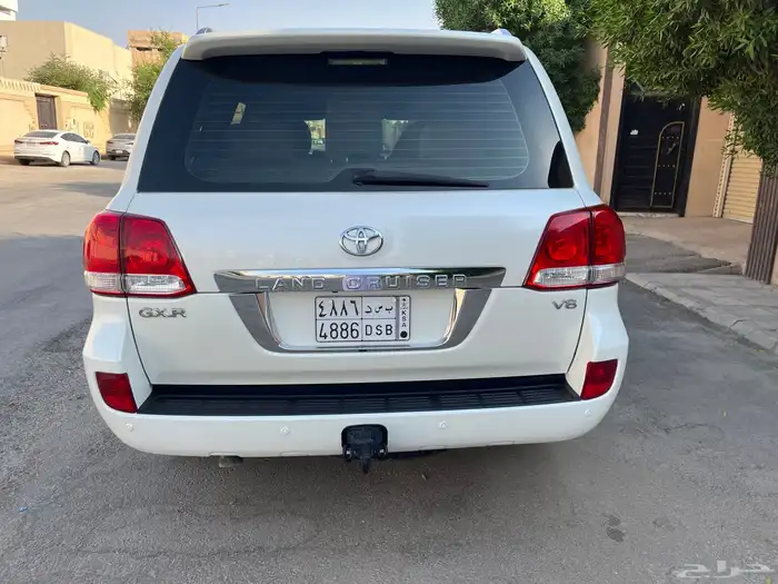 للبيع لاندكروزر 2010 نظيف جدا 4