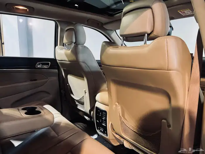 شيروكي لميتيد 2015 V8 بحاله ممتازه 13