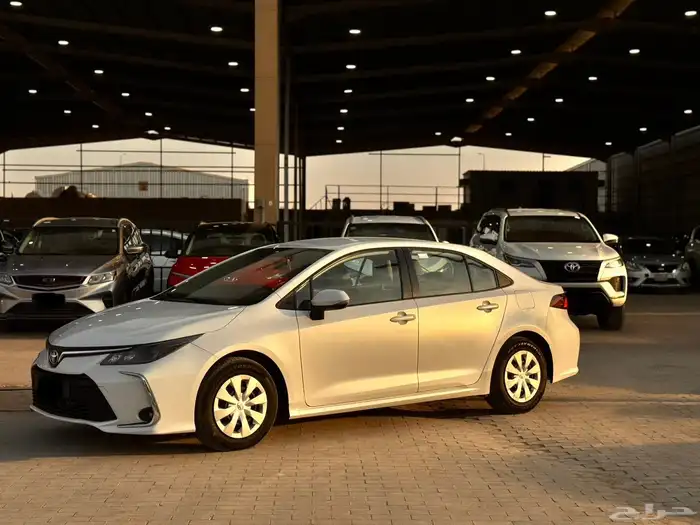 تويوتا كورولا 2023 ابيض 1.5 1