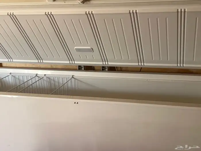 8 أسطوانات غاز وثلاجة مقاس 24 قدم 3