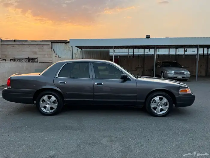 للبيع فورد فكتوريا 2010 شرط 10