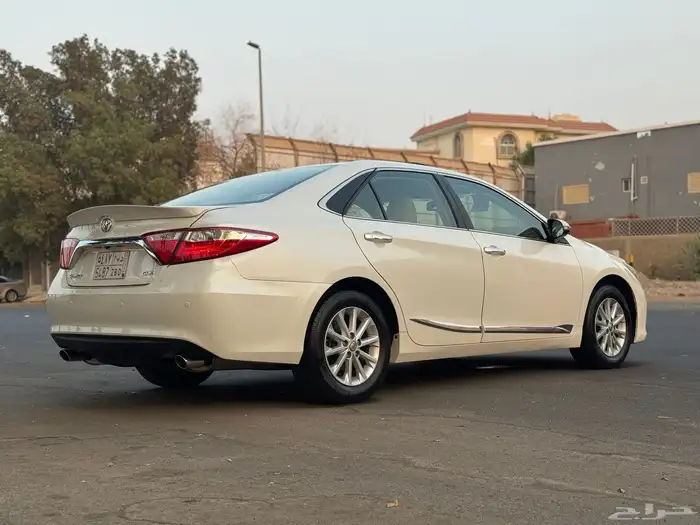 تويوتا كامري 2017 فل كامل GLX ابيض لولي 11