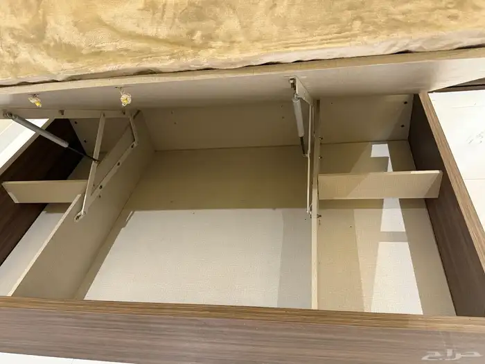 سرير مع مرتبه وتسريحه 2