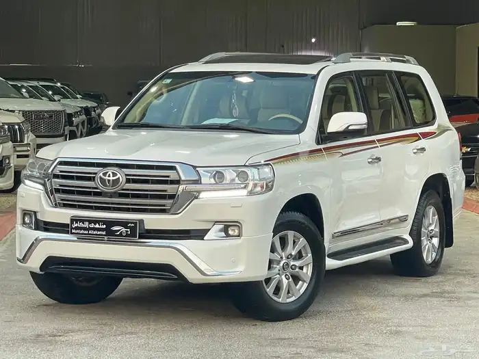 تويوتا لاندكروزر 2017 سعودي فل 0