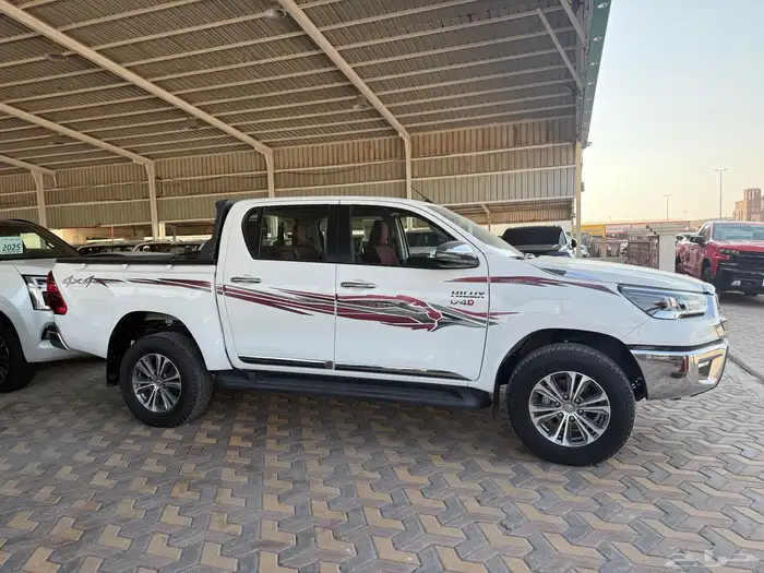 تويوتا هايلوكس غمارتين ديزل اتومتك موديل 2024 5