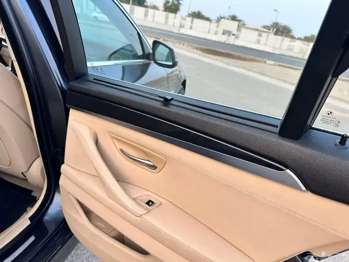bmw 520i 2016 ممشى قليل نظيف جدا 38