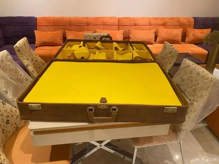 شنطة قديمة جديدة نادره متعدده الاغراض 1