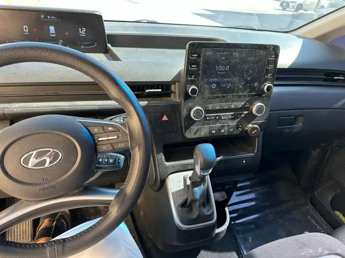 فان استاريا هيونداي 2023 6