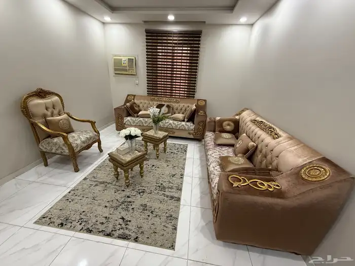 صالون مستعمل  5 قطع - 8 افراد استعمال نظيف 0