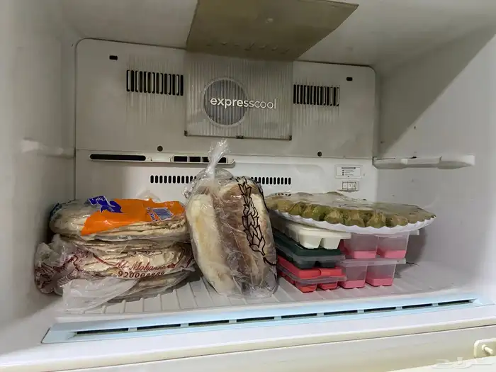 ثلاجة LG تبريد وفريزر ممتاز   نظيفة 2