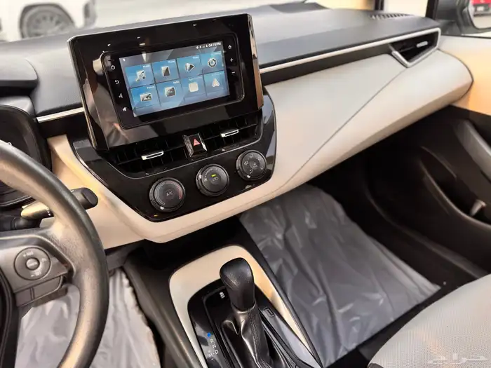 تويوتا كورولا 2023 ابيض 1.5 11