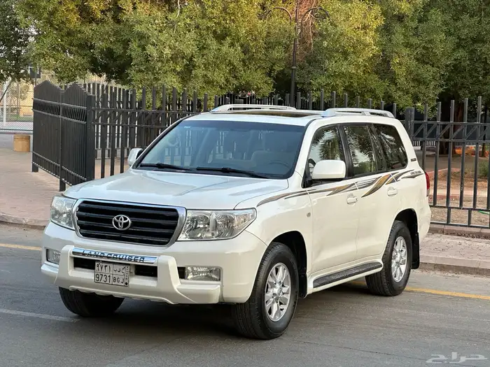 جيب لاند كروزر 2011 4