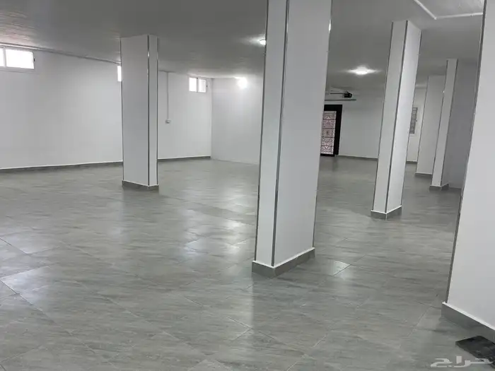 مستو د ع للا يجا ر مسا حة 210 0