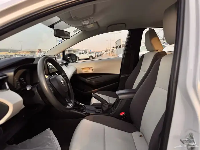 تويوتا كورولا 2023 ابيض 1.5 10