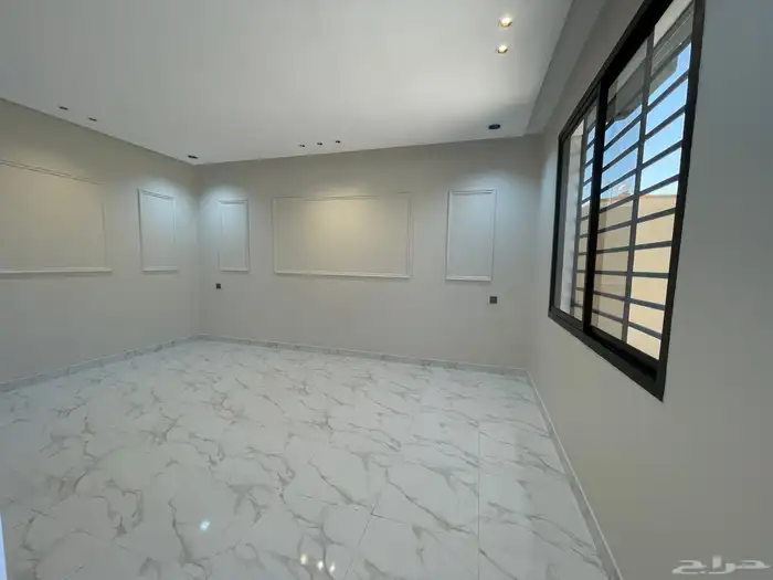 للبيع شقه دور أرضي مع بايكه وحوش خميس مشيط 3