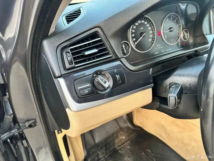 bmw 520i 2016 ممشى قليل نظيف جدا 23
