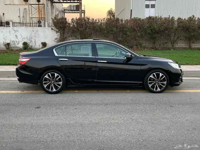 هوندا اكورد 2017 V6 sport نظيفة جدا 23