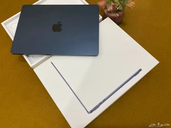 ماك بوك اير M4 نفس الجديد تماما ضمان جرير 30