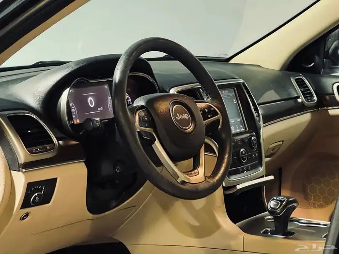 شيروكي لميتيد 2015 V8 بحاله ممتازه 7