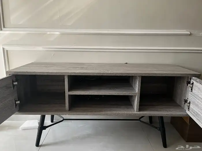 طاولة حالتها ممتازة جد ا 1