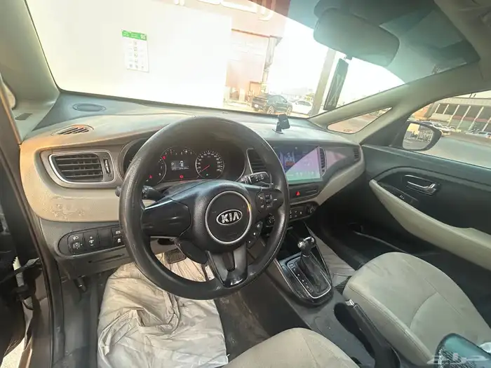 كيا كارينز 2017 8