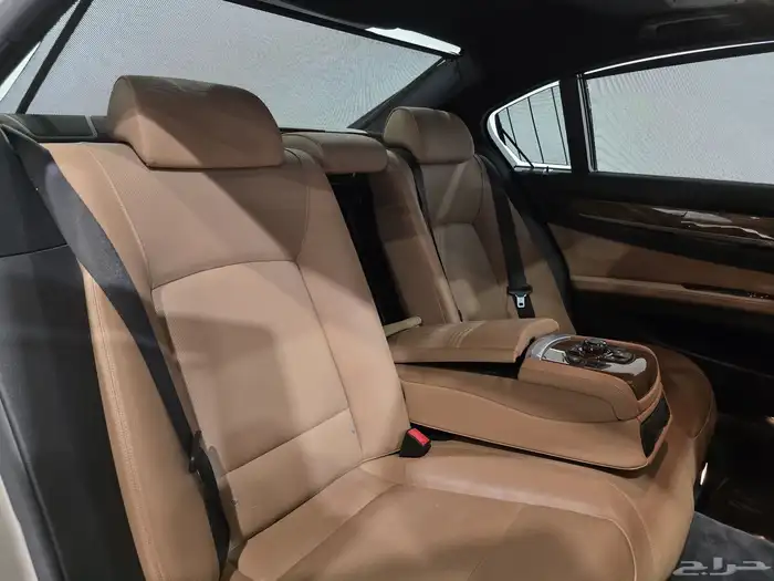 بي ام دبليو 740Li موديل 2011 بحالة ممتازة 7