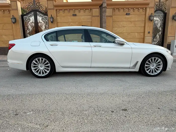 للبيع بي ام دبليو 740 فل كامل 3