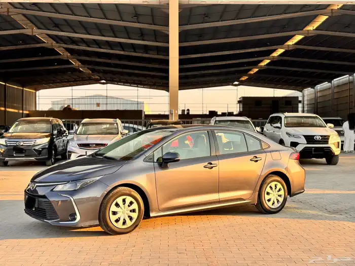 تويوتا كورولا 2024 رمادي 2.0 1